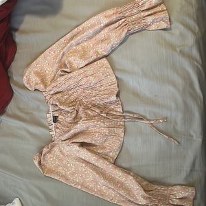 Top from the brand Style House it’s in good condition